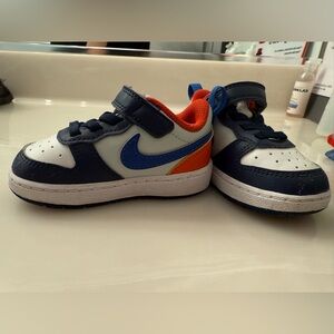 Nike toddler 5C Court Borough Low-Top Sneakers